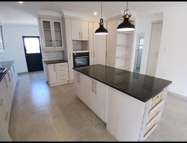 3 BEDROOM HOUSE FOR SALE IN STILBAAI-WES